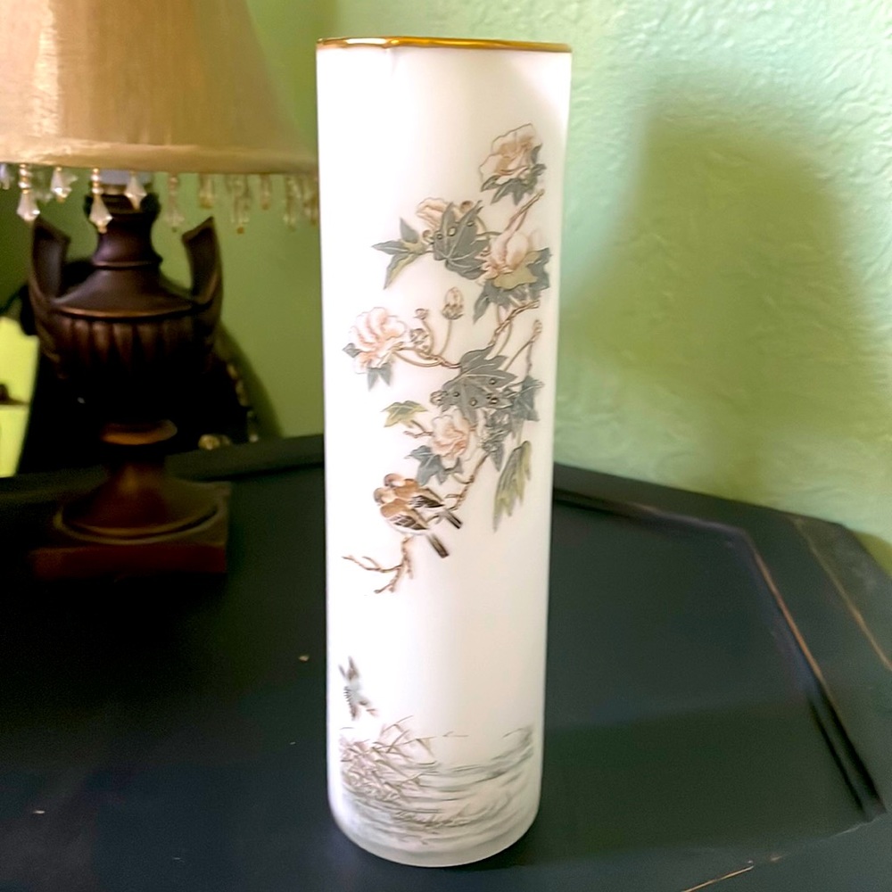 Beautiful‎ Vintage Japan gold rim floral/bird satin frosted signed vase